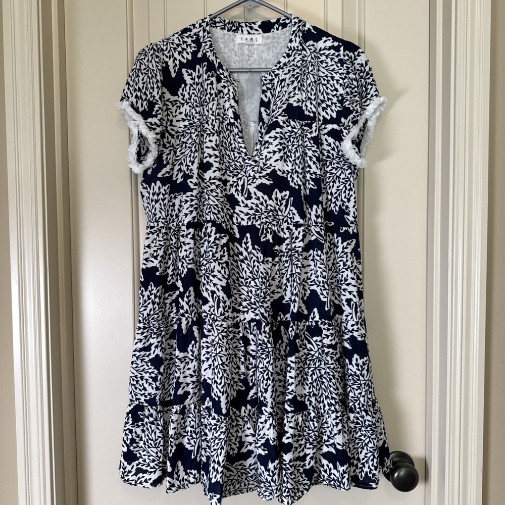 THML‎ Babydoll Dress M Navy Blue White Floral V-Neck Cap Sleeve Cottage Coastal